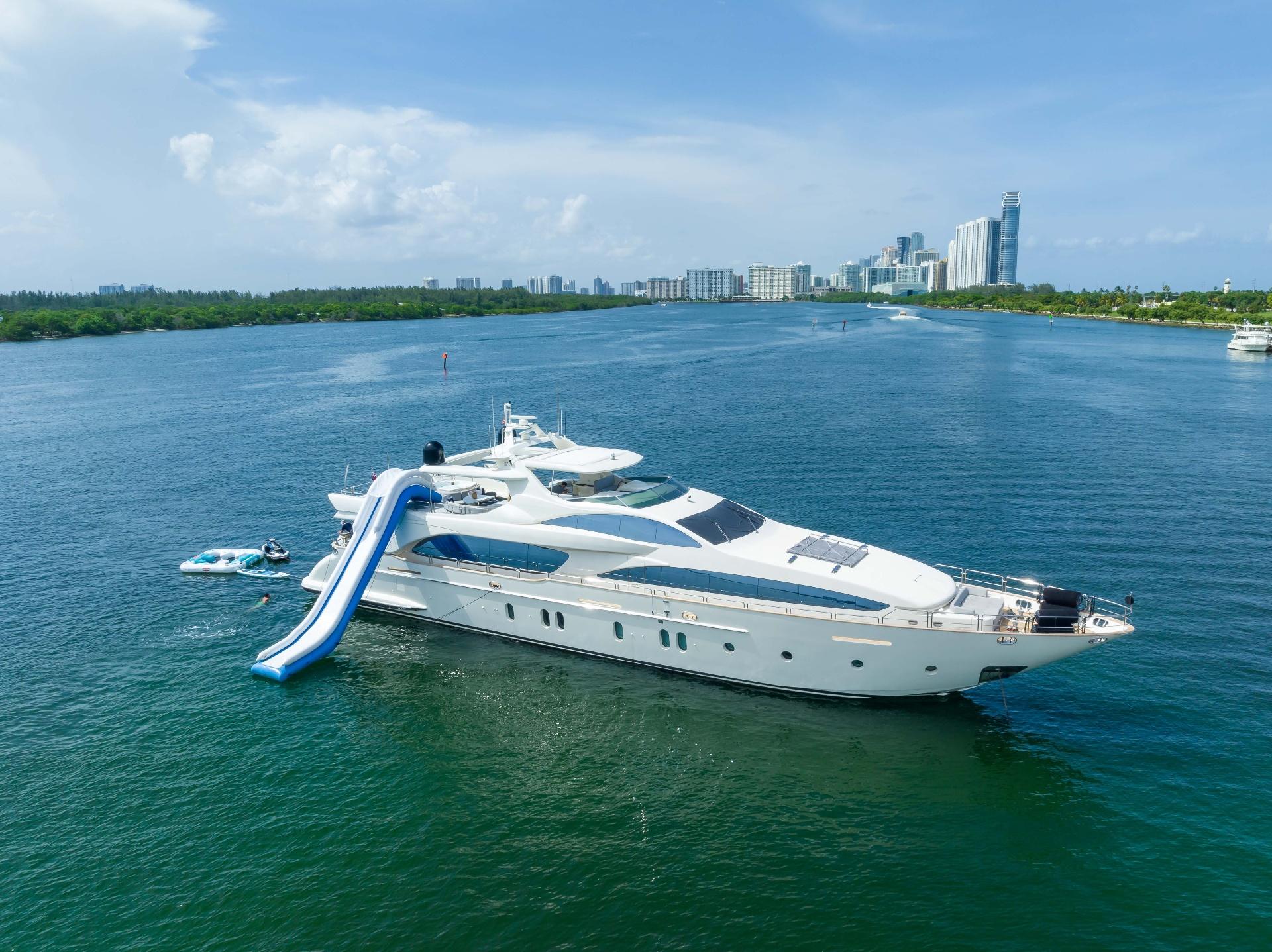 Azimut 116ft