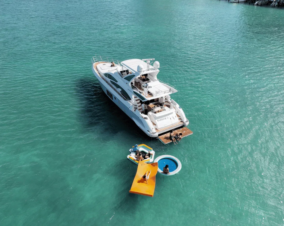 Yachtcharter-Erlebnis in Miami - private Yachtvermietung Gruppe auf der Biscayne Bay