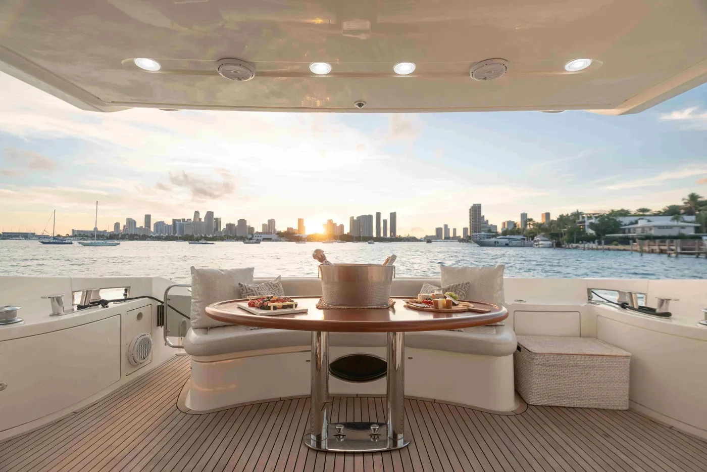 Last-minute cheap yacht rental Fort Lauderdale reef swim
