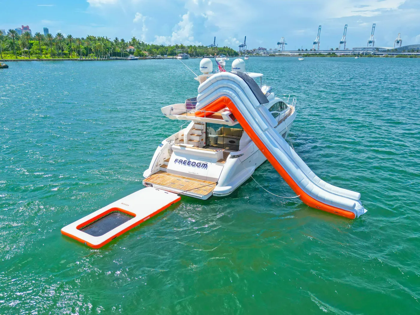 Bootsvermietung in Doral Geburtstag Junggesellinnenabschied Yacht Party Biscayne Bay Miami