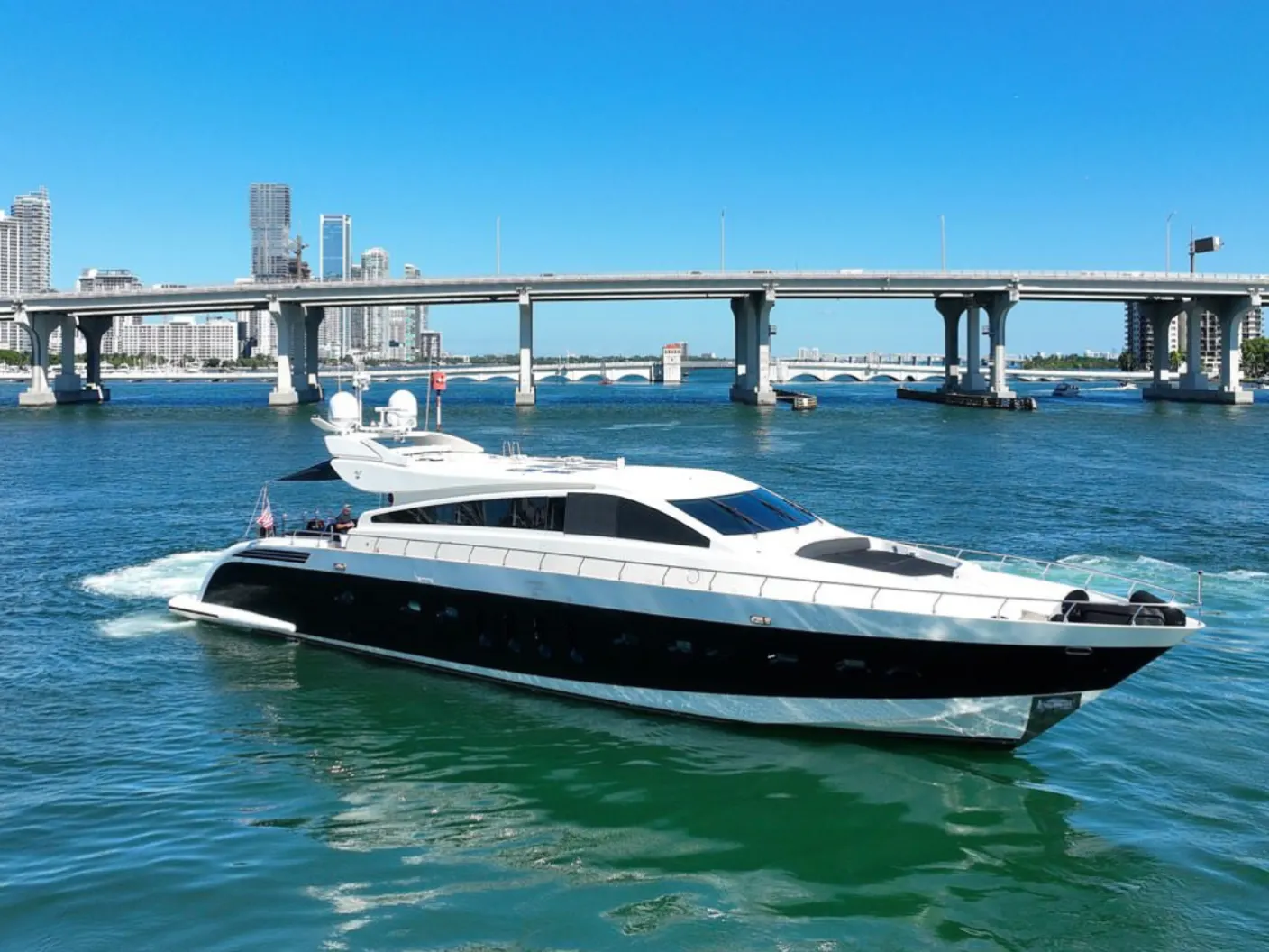 Leopard Sport 102ft Yacht Charter Miami