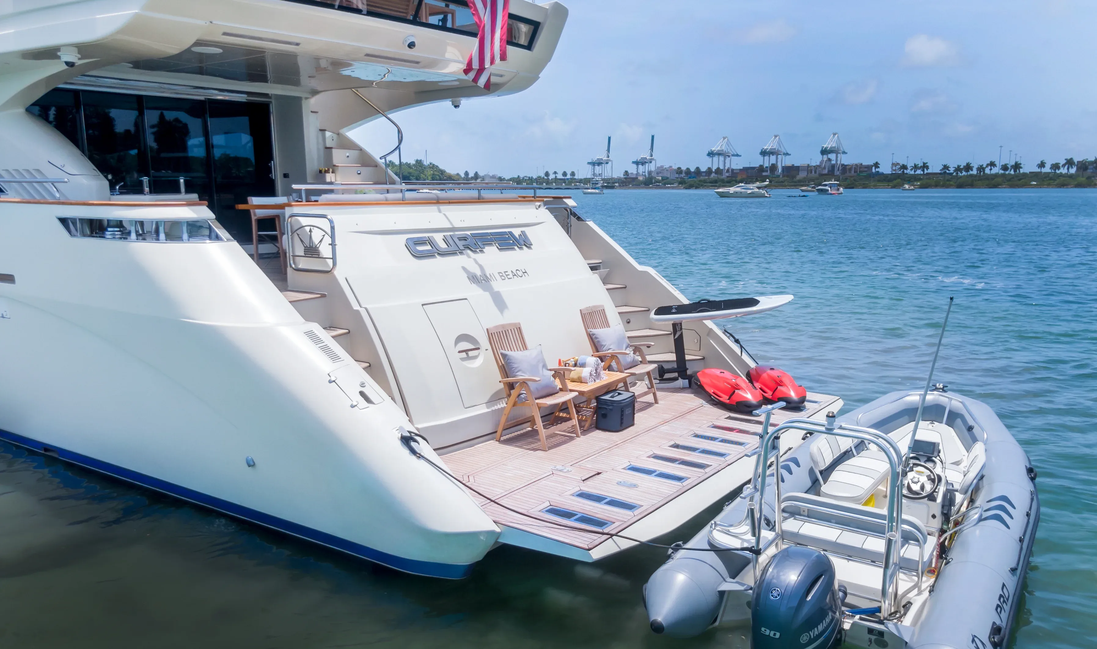 Experiencia de charter de iate de luxo em Miami na Baia de Biscayne