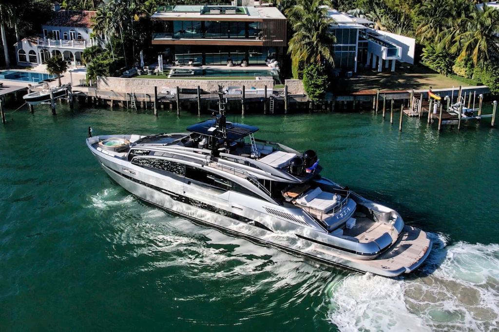 Pershing GTX 116ft
