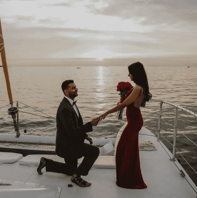 Pedido de casamento romântico em iate ao pôr do sol em Miami