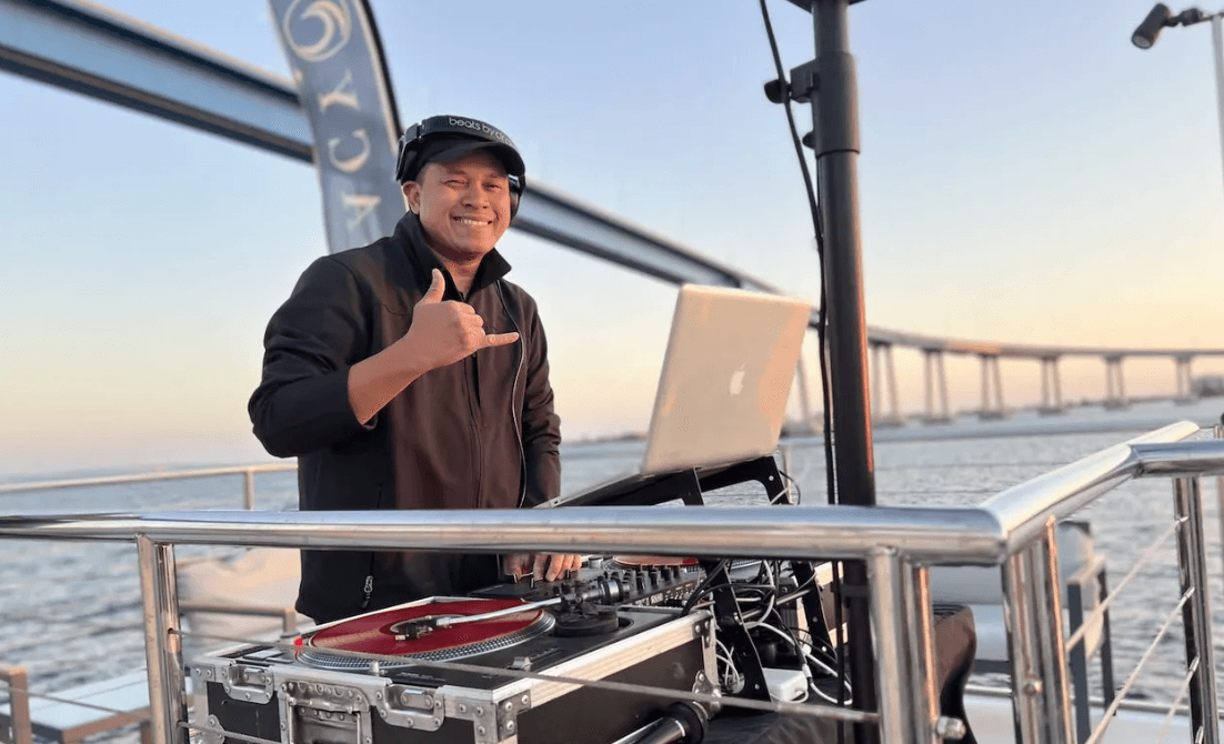 Yacht party DJ experience 3